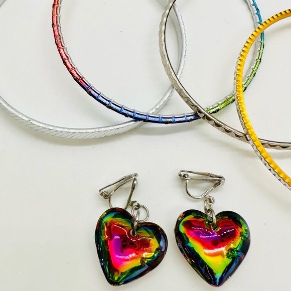 Vintage Heliotrope Heart Clip Earrings - Picture 8 of 12